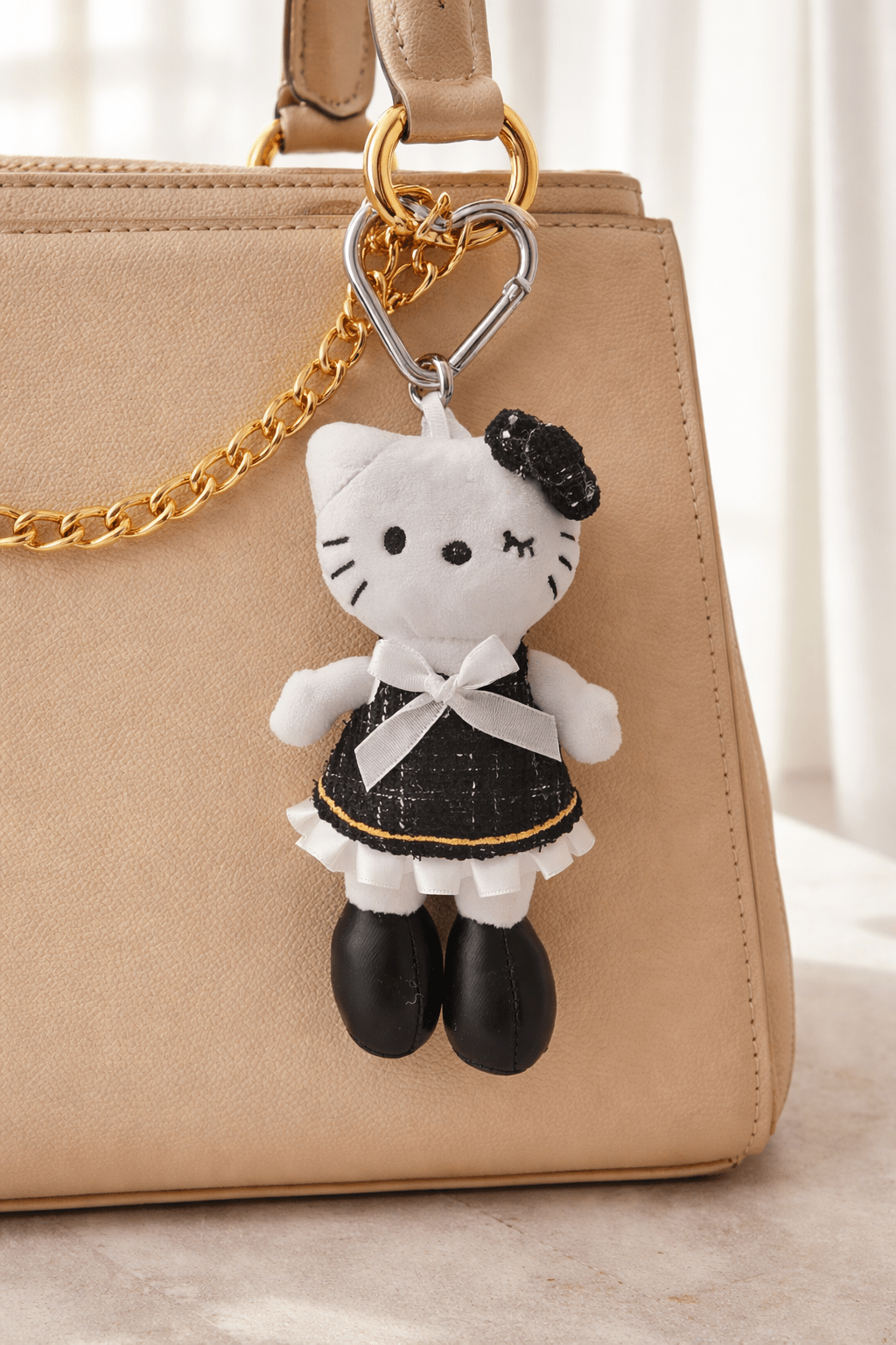 Elegant Bag Charm Chic Kitty, Keychains - Golden Line Box
